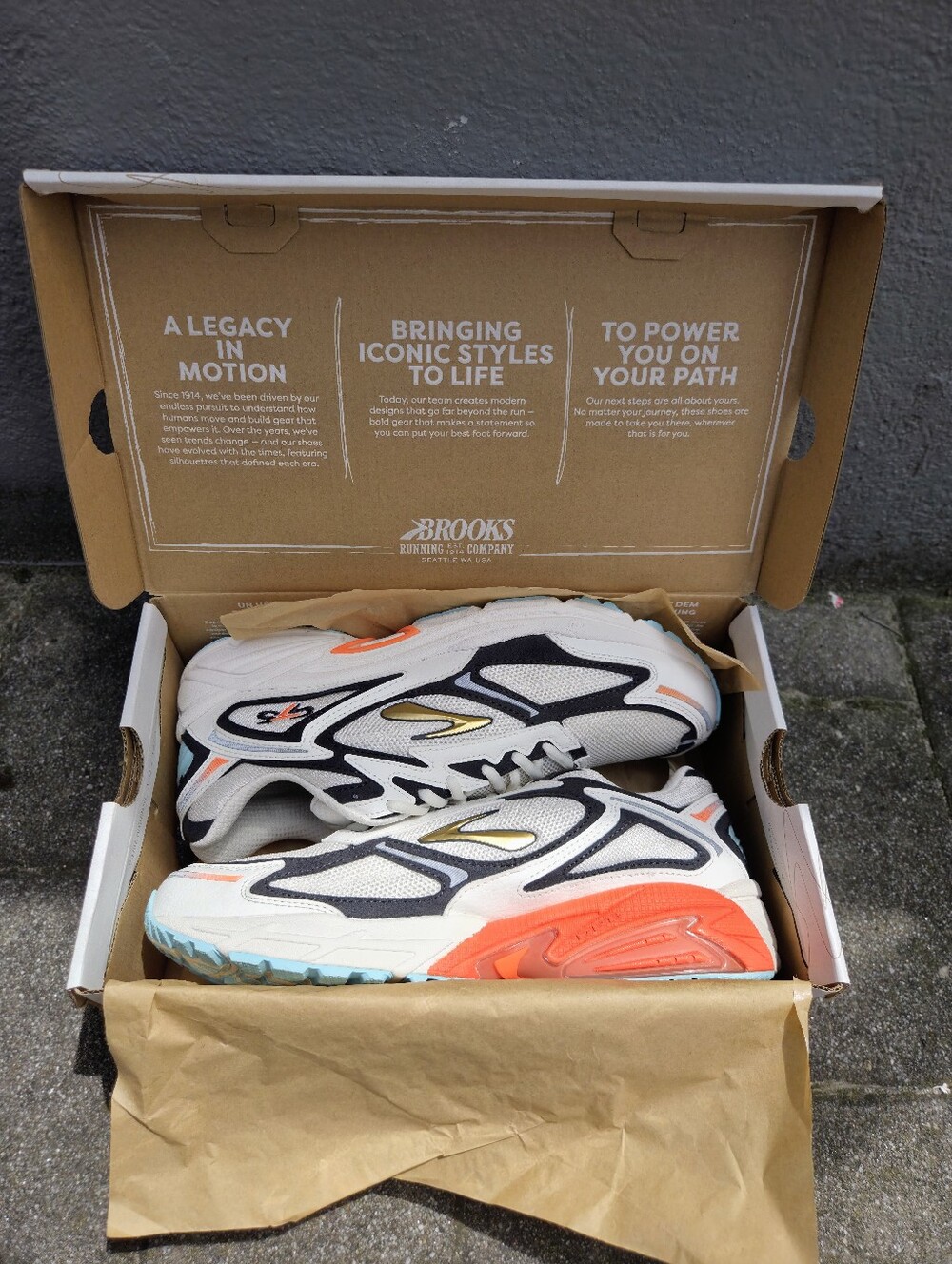Brooks Adrenaline GTS 4 Y2K Retro Sneakers Men’s 10.5 Like New W/OG Box - Picture 7 of 9